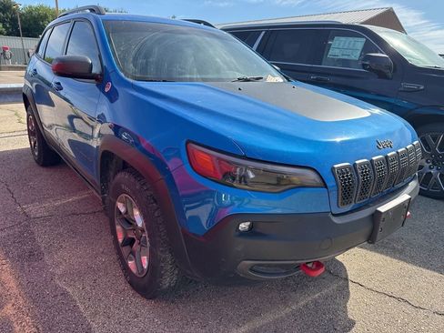 Used 2019 Jeep Cherokee Trailhawk w/ Cold Weather Group AWD/4WD image 3