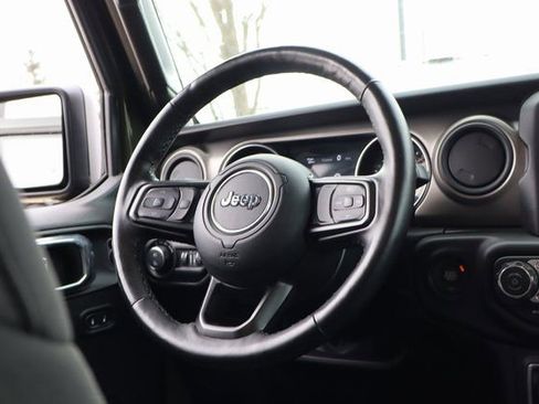 Used 2022 Jeep Gladiator Sport image 42