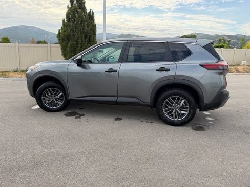 Used 2023 Nissan Rogue S AWD/4WD image 9