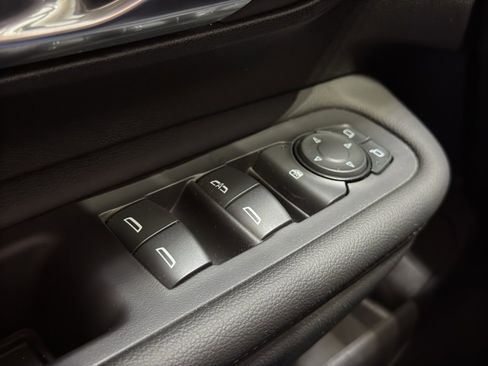 Used 2024 GMC Terrain SLE w/ Driver Convenience Package image 33