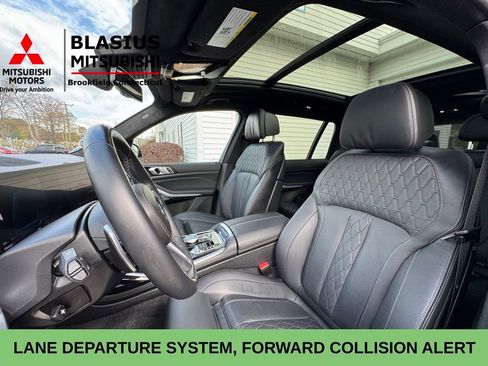 Used 2025 BMW X7 M60i w/ Climate Comfort Package image 10
