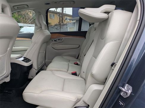 Used 2022 Volvo XC90 T6 Momentum w/ Advanced Package image 22