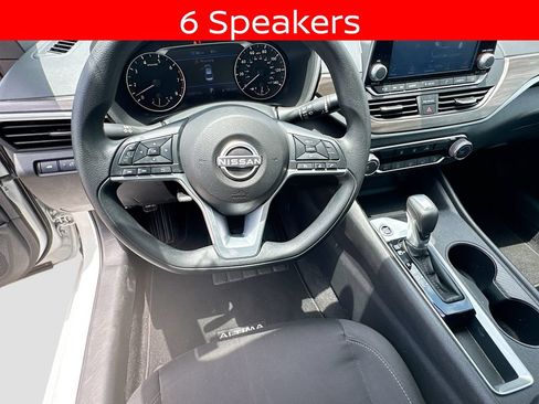 Used 2025 Nissan Altima 2.5 SV FWD image 11