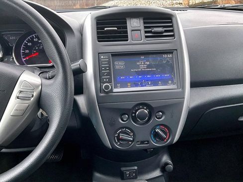 Used 2019 Nissan Versa SV image 29