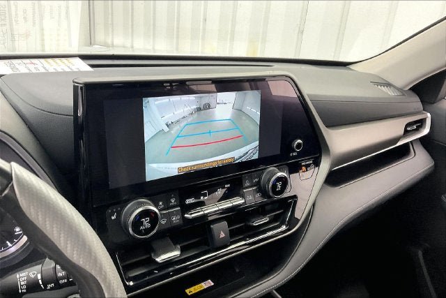 Used 2023 Toyota Highlander XLE AWD/4WD image 28
