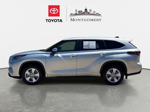Used 2024 Toyota Highlander LE AWD/4WD image 6