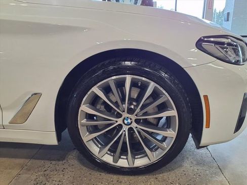 Used 2022 BMW 530i xDrive w/ Premium Package image 8