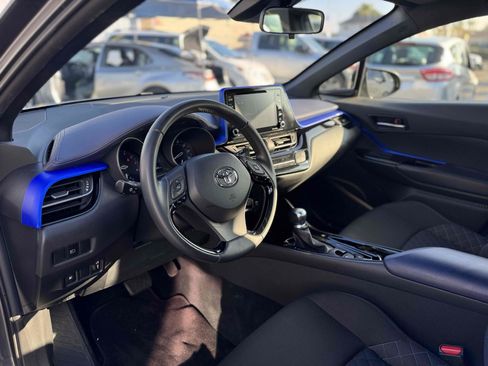 Used 2021 Toyota C-HR XLE image 10