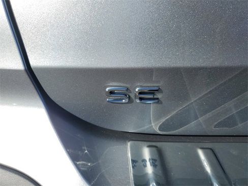 New 2026 Volkswagen Taos SE image 7