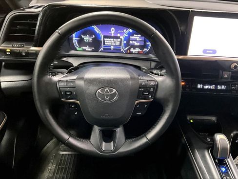 Used 2023 Toyota Crown Platinum image 6