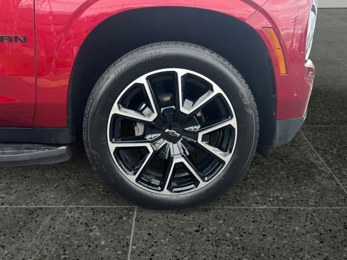 Used 2025 Chevrolet Suburban RST w/ Comfort Package AWD/4WD image 9