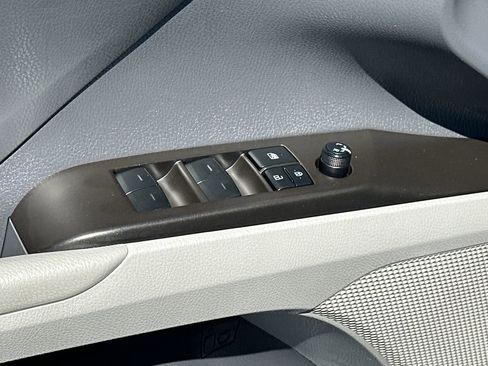 Used 2023 Toyota Camry SE image 16