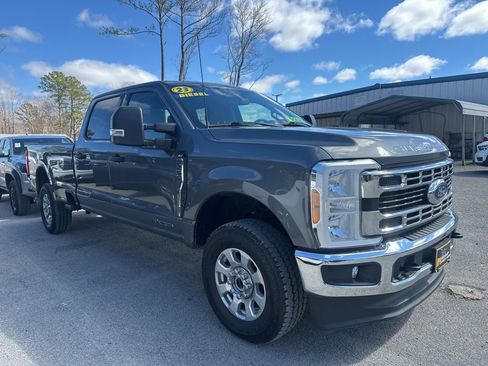 Used 2023 Ford F250 XLT image 1