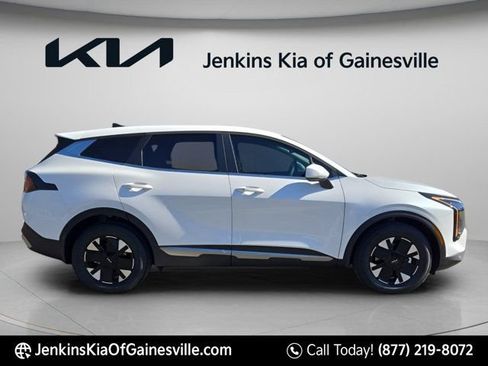 New 2026 Kia Sportage LX FWD image 2