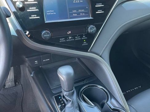 Used 2018 Toyota Camry SE w/ Convenience Package FWD image 9