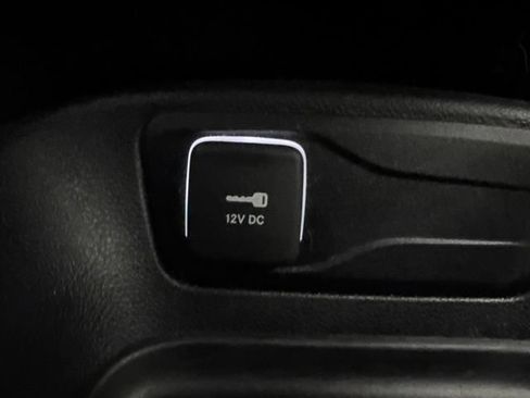 Used 2024 Chrysler Pacifica Limited FWD image 20