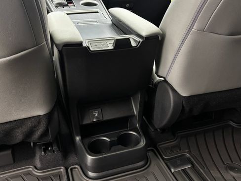 Used 2026 Toyota Sienna XLE FWD image 34