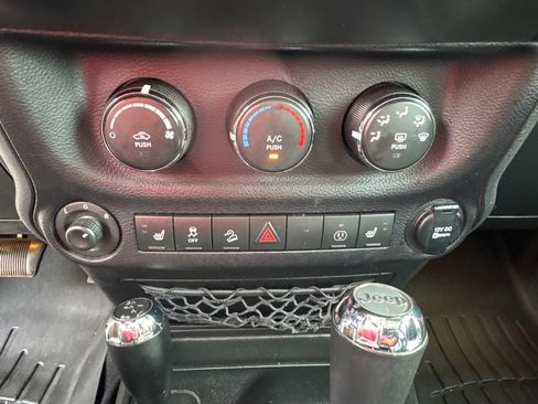 Used 2015 Jeep Wrangler Unlimited Sahara image 11