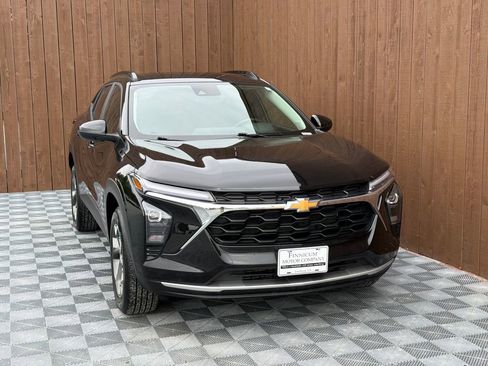 Used 2025 Chevrolet Trax LT w/ LT Convenience Package FWD image 12