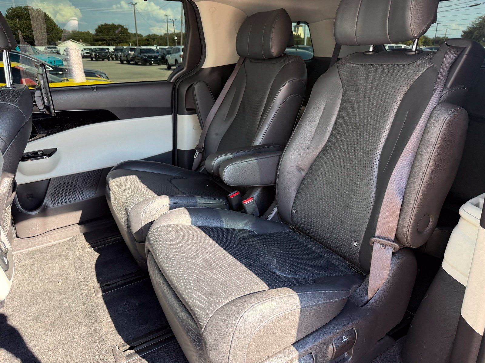 Used 2022 Kia Carnival SX Prestige FWD image 25