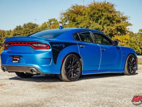 Used 2015 Dodge Charger SRT Hellcat image 9