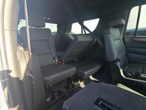 Used 2025 GMC Yukon XL Denali AWD/4WD image 12