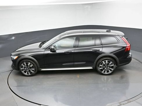 New 2026 Volvo V60 B5 Cross Country Ultra w/ Climate Package AWD/4WD image 48