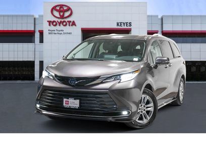 Certified 2022 Toyota Sienna Limited