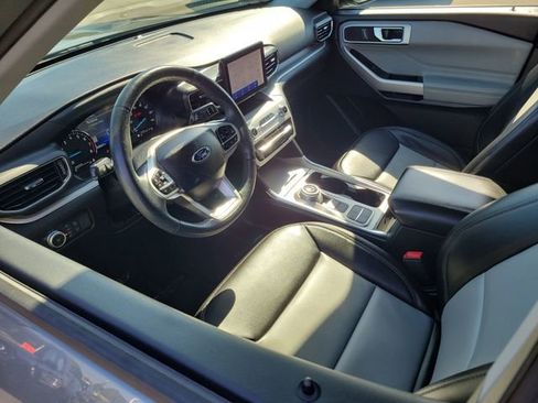 Certified 2022 Ford Explorer XLT w/ Equipment Group 202A image 3