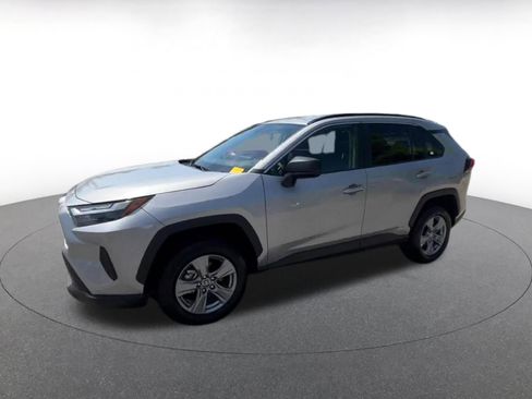 Used 2025 Toyota RAV4 LE AWD/4WD image 8
