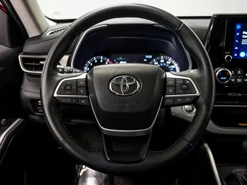Used 2023 Toyota Highlander XLE image 16