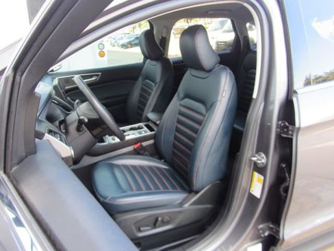 Used 2022 Ford Edge SEL w/ Sport Appearance Package image 16