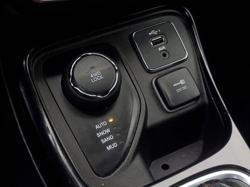 Used 2019 Jeep Compass Limited image 26