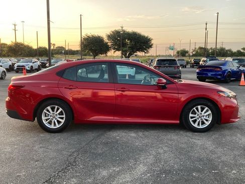 Used 2025 Toyota Camry LE FWD image 4
