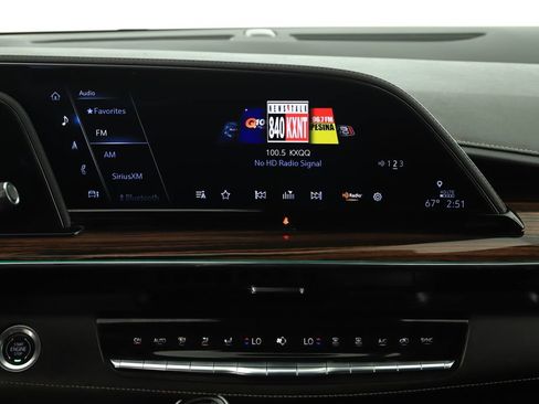 Used 2024 Cadillac Escalade Luxury AWD/4WD image 19