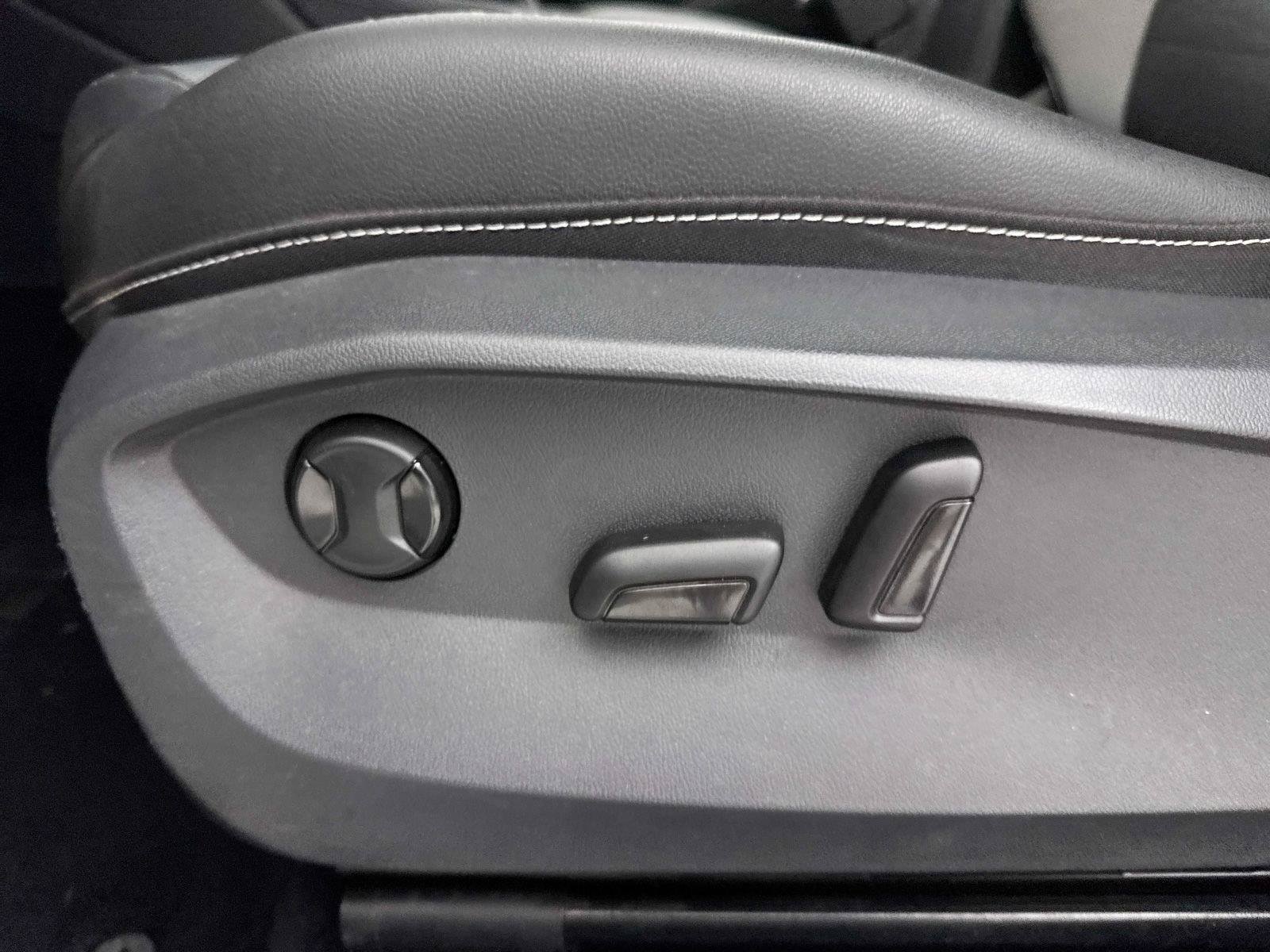 Used 2022 Volkswagen Taos SEL w/ Panoramic Sunroof Package FWD image 23