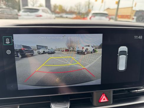 Used 2025 Kia Carnival EX image 23