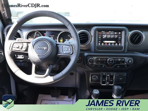 Used 2023 Jeep Wrangler Unlimited AWD/4WD image 18