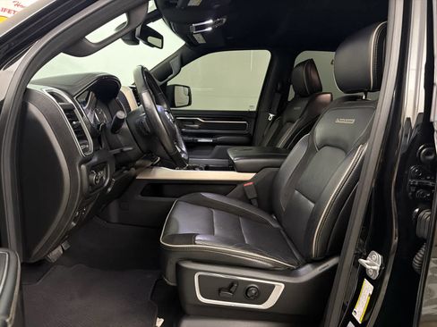 Used 2019 RAM 1500 Laramie AWD/4WD image 14