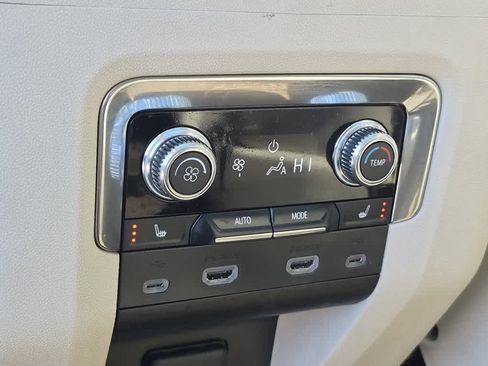 Used 2021 GMC Yukon Denali w/ Denali Premium Package AWD/4WD image 12