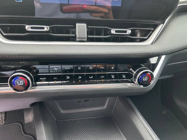 New 2027 Chevrolet Equinox LT w/ Convenience Package II FWD image 26