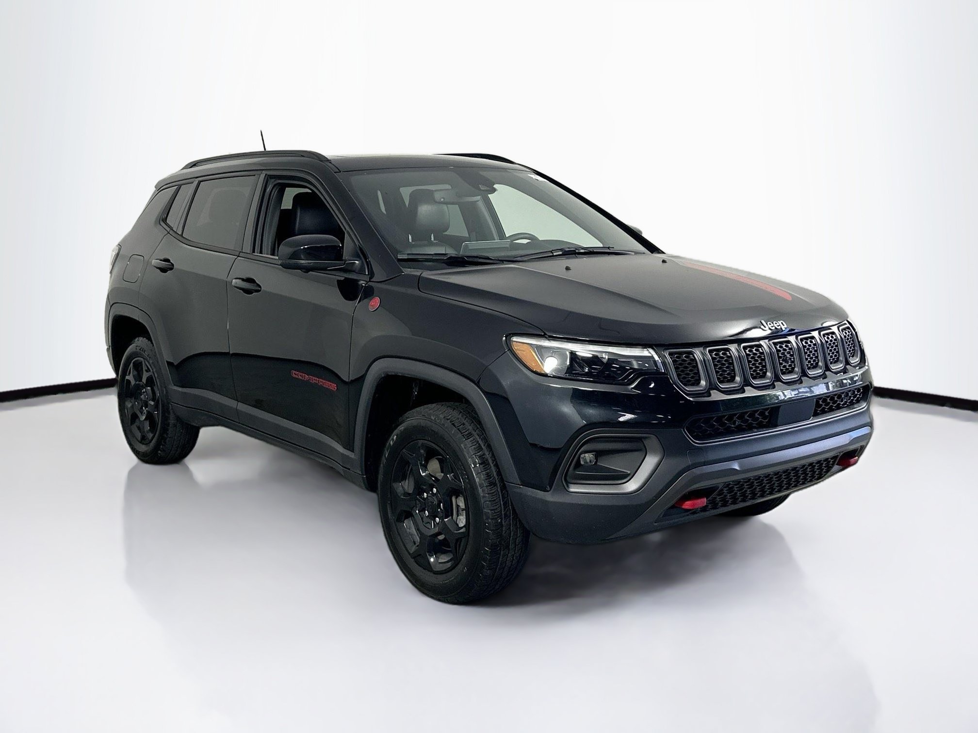 Used 2023 Jeep Compass Trailhawk w/ Trailhawk Elite Group AWD/4WD image 3