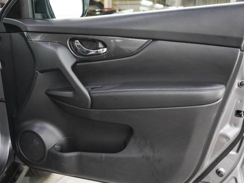 Used 2016 Nissan Rogue SL AWD/4WD image 9