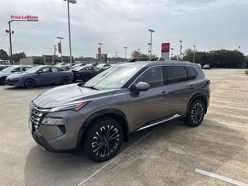 Used 2025 Nissan Rogue Platinum AWD/4WD image 3