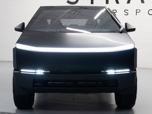 Used 2024 Tesla Cybertruck AWD Crew Cab image 2