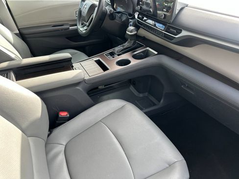 Used 2023 Toyota Sienna XLE image 15