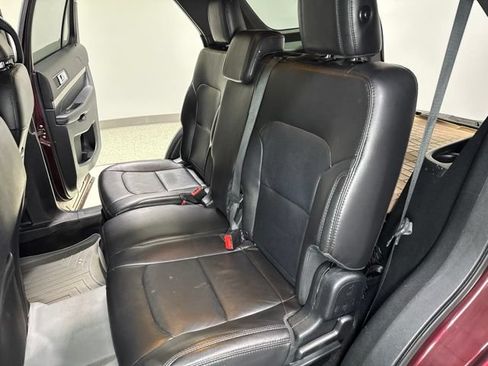 Used 2018 Ford Explorer XLT w/ Equipment Group 202A AWD/4WD image 25