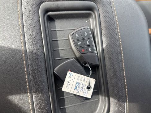 Used 2024 GMC Yukon AT4 w/ Technology Package AWD/4WD image 29