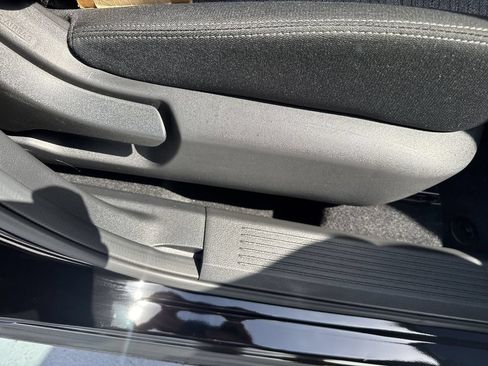 Used 2023 Nissan Rogue SV FWD image 46