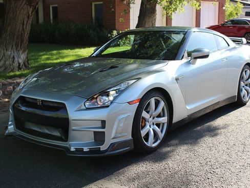 Used 2009 Nissan GT-R Premium AWD/4WD image 38